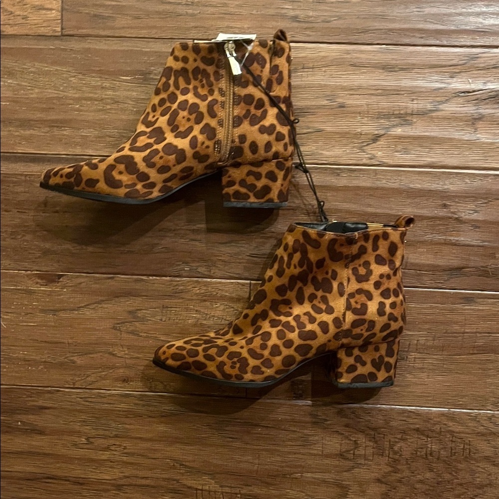 a new day The Valerie Microsuede City Ankle Leopard Print Booties Size 7 - Picture 2 of 5
